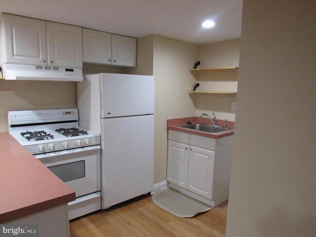Building Photo - 500 S 46th St