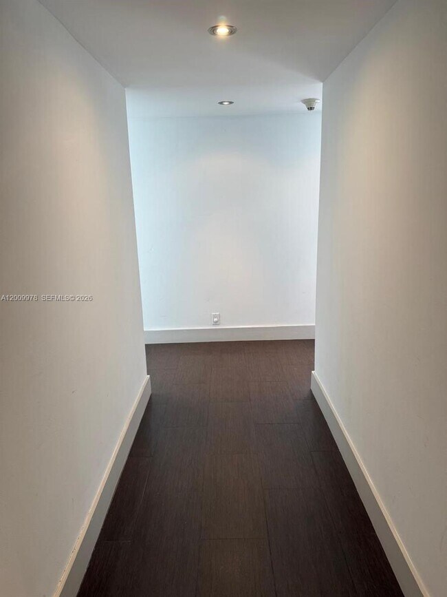 Foto del edificio - 150 Ocean Ln Dr