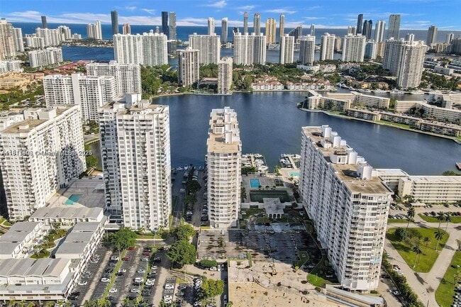 Foto del edificio - 18051 Biscayne Blvd