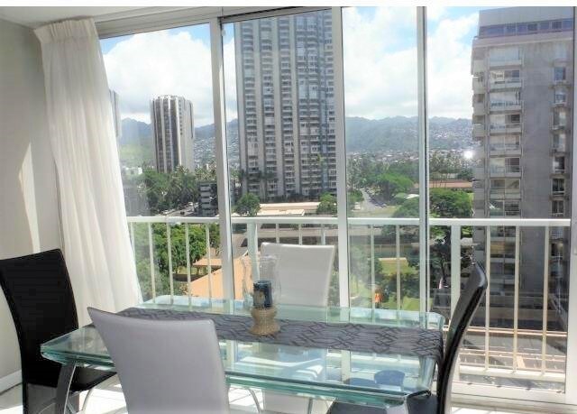 Primary Photo - 2575 Kuhio Ave