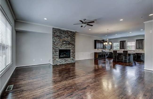 Foto del edificio - 913 Dumaine Trce