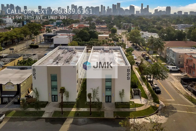 Building Photo - 821 SW 18th Ave