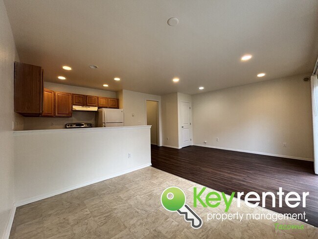 Building Photo - Modern 3 Bedroom 2.5 Bathroom Tacoma Duplex Near Shopping, Parks and Freeways