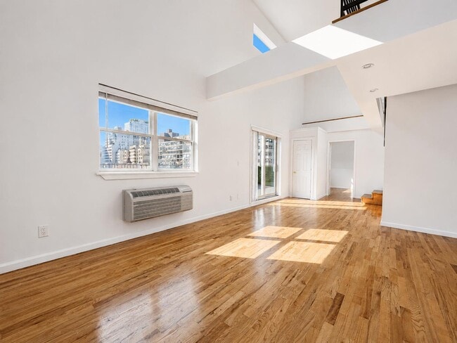 Building Photo - 401 E 68th St