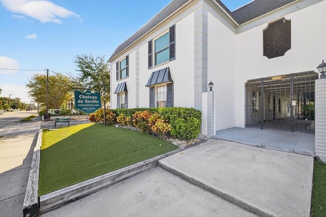 Building Photo - 2808 W Azeele St