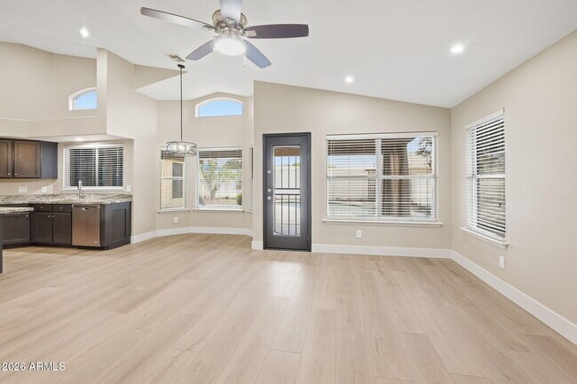 Foto del edificio - 9941 W Tonopah Dr