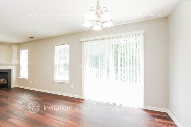 Foto del edificio - 8346 Wallace Glen Dr