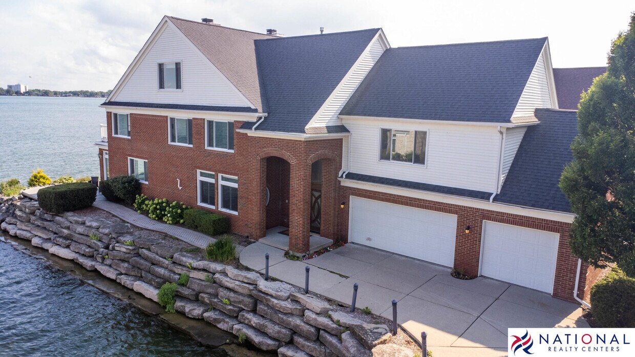 Primary Photo - 161 Keelson Dr