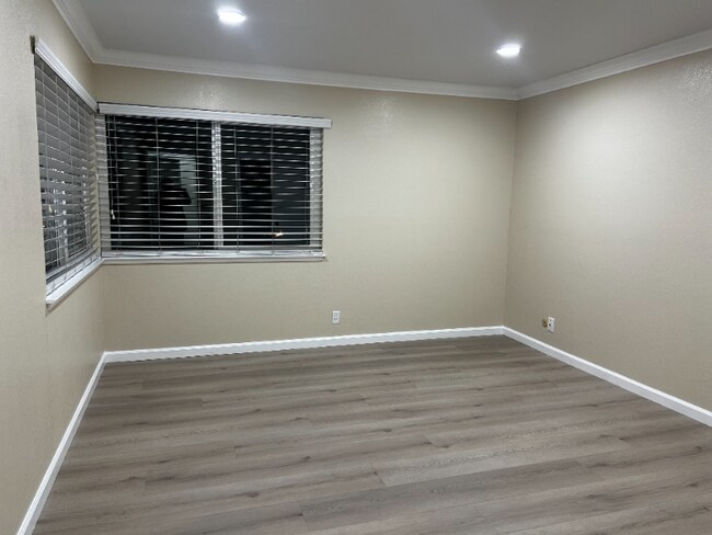 Foto del edificio - 674 Kirkland Dr