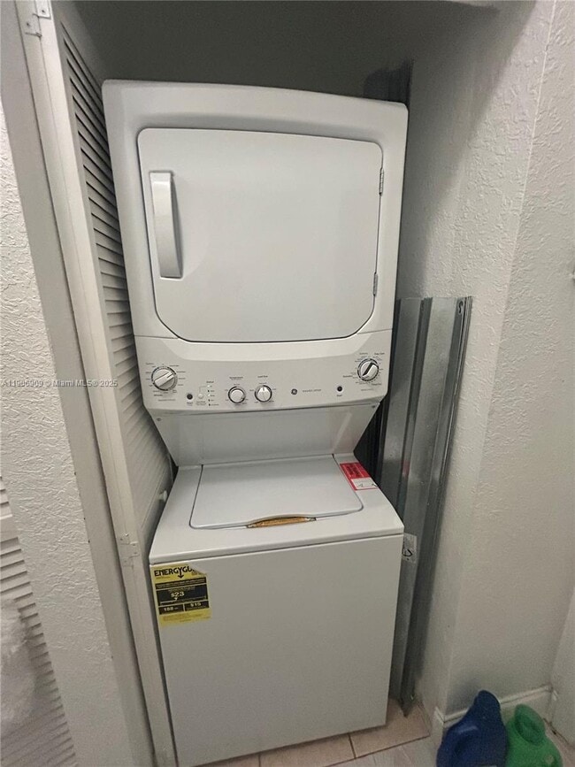 Foto del edificio - 2590 NE 3rd Dr