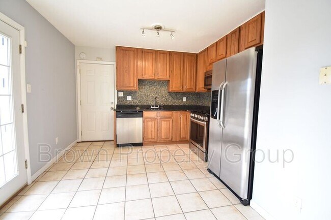Foto del edificio - 5151 Queensdale Dr