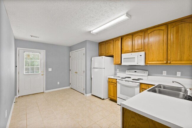 Photo - Now Available! 3 Bed 3 Bath Duplex House