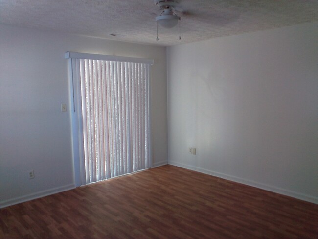 Foto del edificio - 2 Bedrooms 1 Bath - Downstairs unit