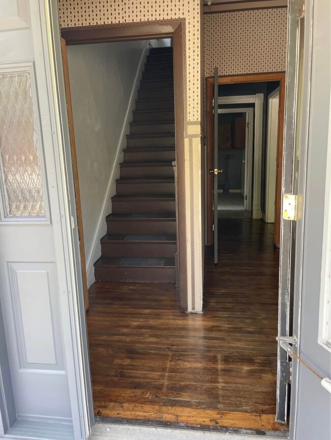 Building Photo - 212 29th St