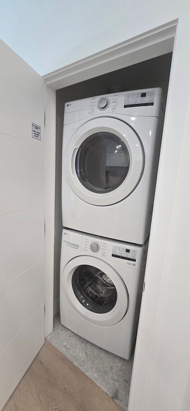 Photo du bâtiment - 13455 94A Av