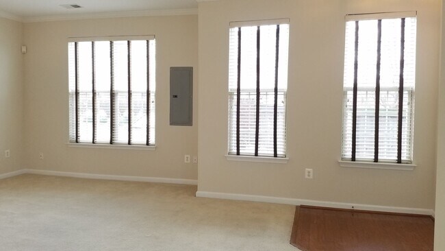 Building Photo - 3 Level *END UNIT* townhouse in Frederick ...