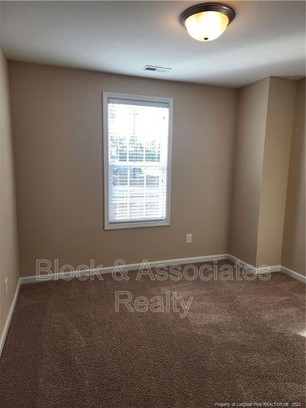 Foto del edificio - 534 Townsend Rd