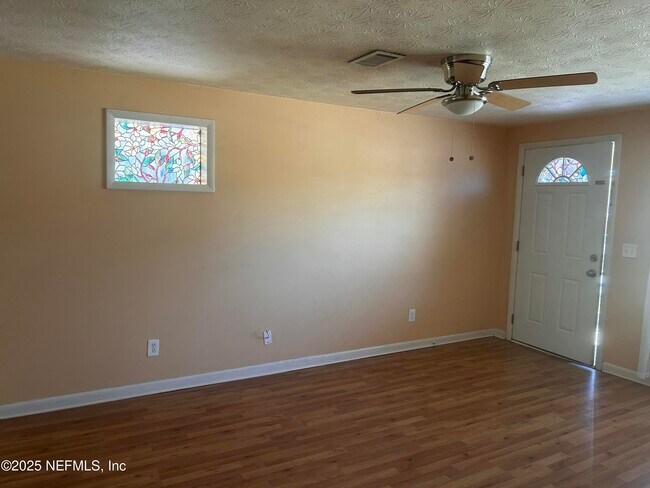 Foto del edificio - 258 Capella Rd