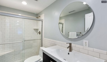 Building Photo - 2037 Brookings Dr S