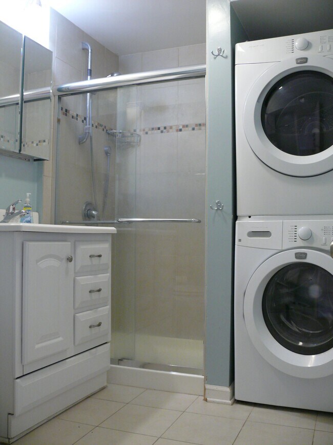 Bathroom - 1133 W Patterson Ave