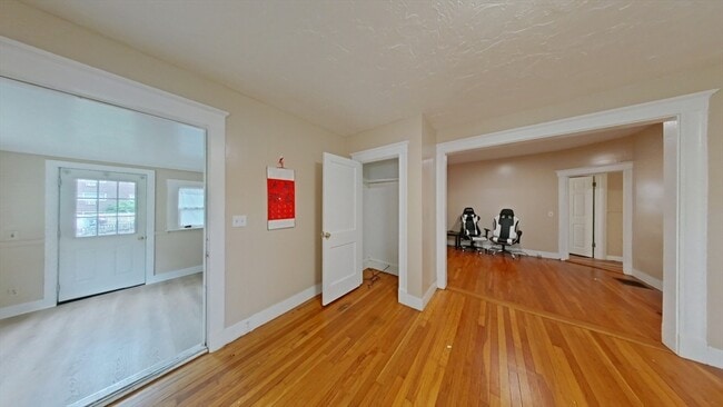 Building Photo - 74 Holbrook Rd