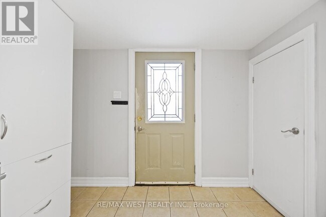 Building Photo - 2440 King Rd