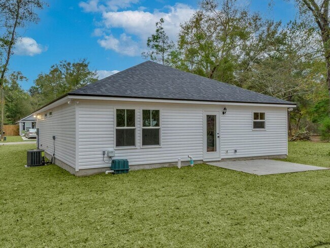 Foto del edificio - Call this 3-Bedroom Home Yours This Summer!
