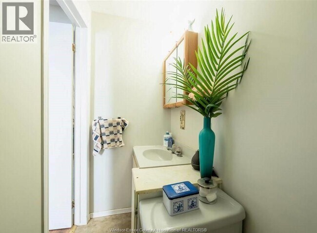 Photo du bâtiment - 1064 Monmouth Rd