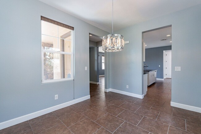 Building Photo - Stunning 3 Bed 2.5 Bath Townhome in Lakewo...