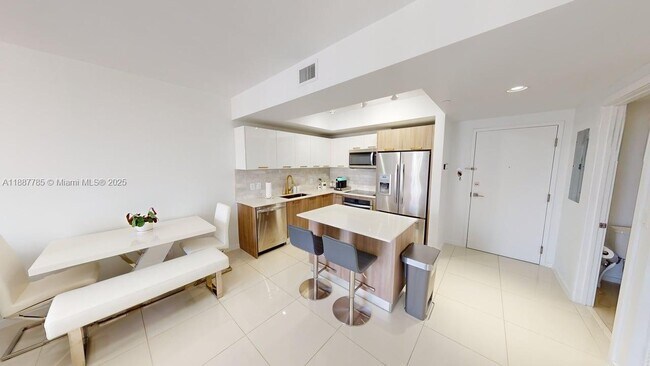 Foto del edificio - 5300 Paseo Blvd