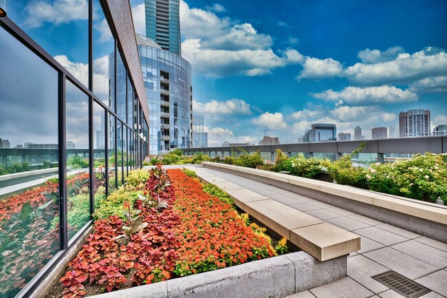 Foto del edificio - 450 E Waterside Dr