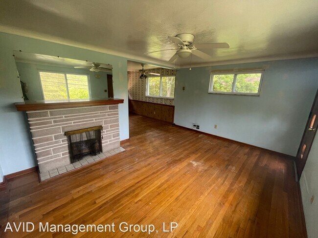 Building Photo - 3 br, 1 bath House - 2576 Pitcairn Rd