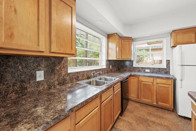 Kitchen - 405 NE 11th Ave
