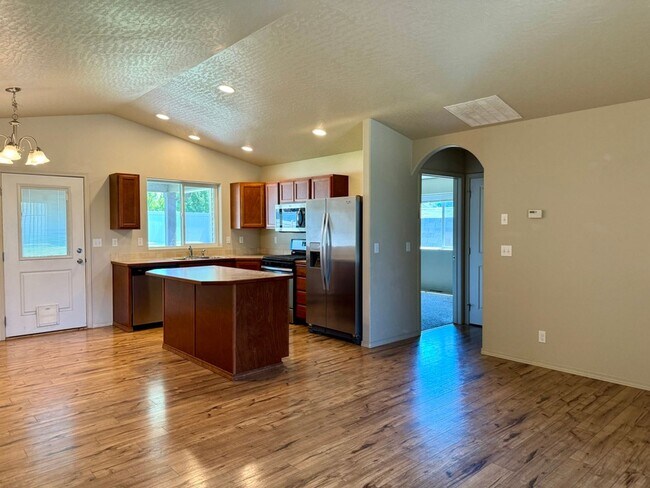 Foto del edificio - 3 Bed, 2 Bath Post Falls Home with Large G...