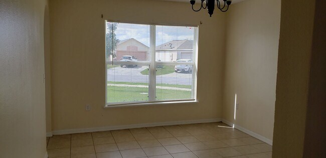 Foto del edificio - ~4/2.5~Curtis Ave~Groveland Lake Dot Landing~Big Corner Lots with lots a room!