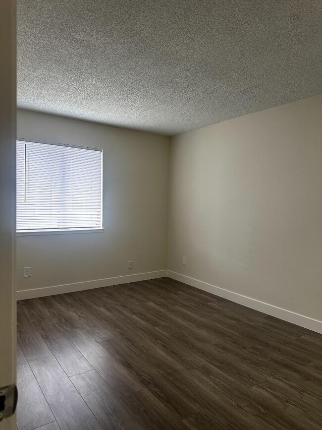 Building Photo - 596 Drive 596 Dr