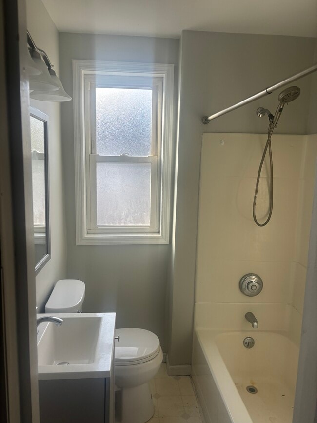 Building Photo - 20 Green St