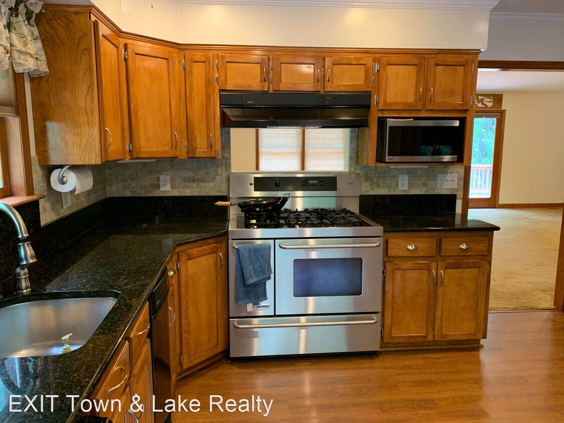 Primary Photo - 2 br, 2 bath House - 112 Poplar Creek Rd