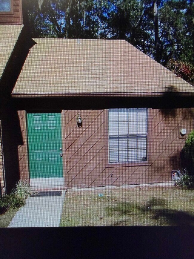 Building Photo - 1280 High Rd