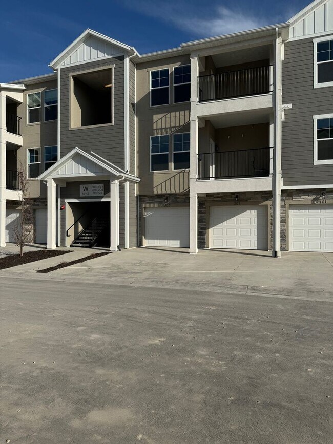 Building Photo - Condo in the Lehi Exchange Community!! 3 bed/2bth 1 car Garage!!!