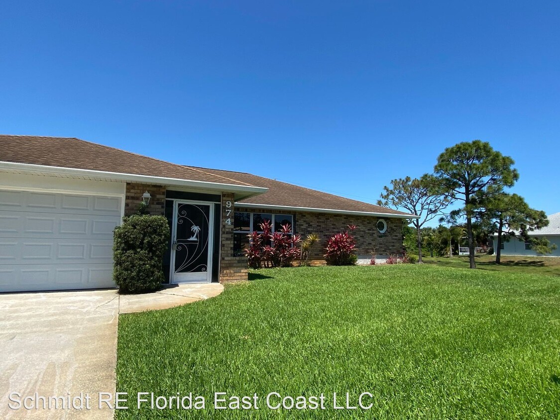 Foto principal - 3 br, 2 bath House - 974 Riviera Avenue