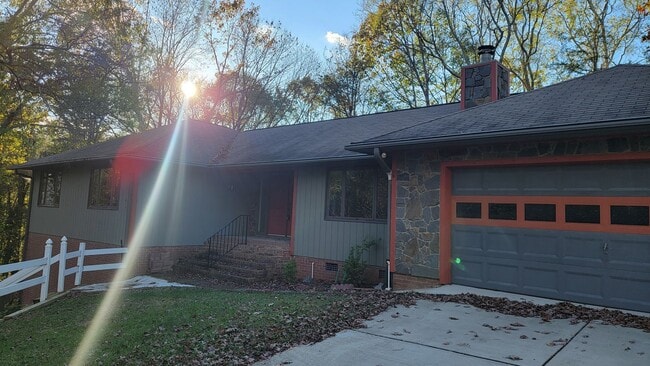 Building Photo - Exclusively Offered by Muse Realty Rentals...