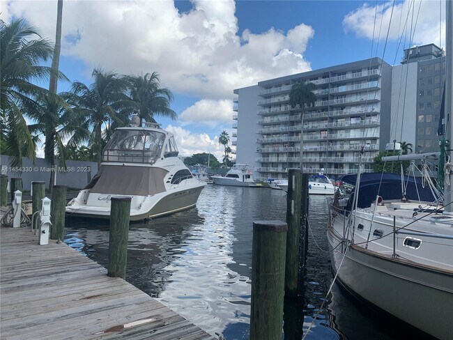 Foto del edificio - 2475 NW 16th St Rd