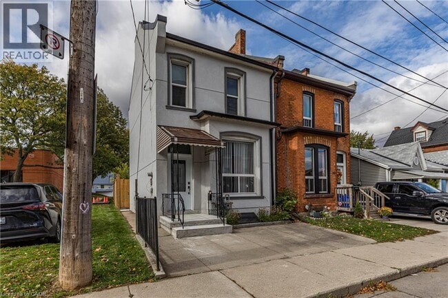 Photo du bâtiment - 141 Ray St N