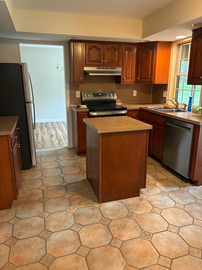 Building Photo - 105 Wheatfield Ct