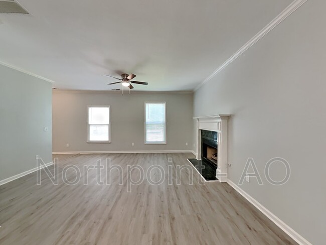 Building Photo - 943 Custer Ave SE