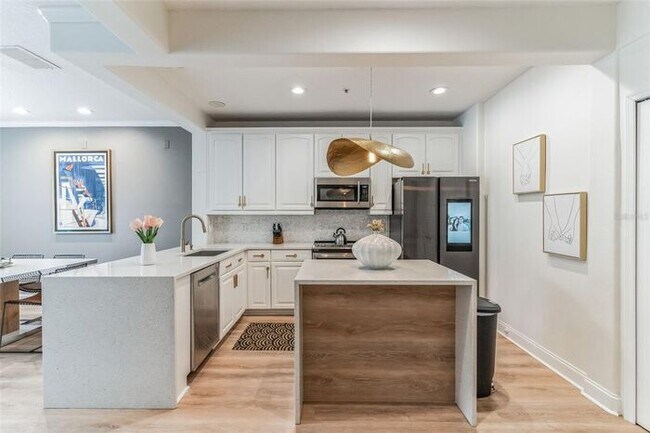 Building Photo - Beautiful townhouse in Baldwin Park