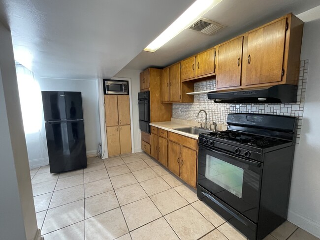 Kitchen with basic appliances - 3315 S Ashland Ave