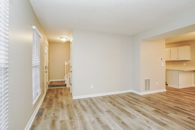 Building Photo - 490 Durham Ln
