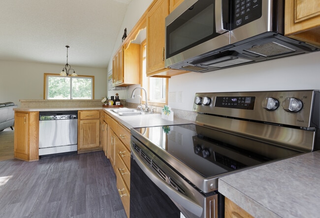 Building Photo - 22075 Red Oak Dr